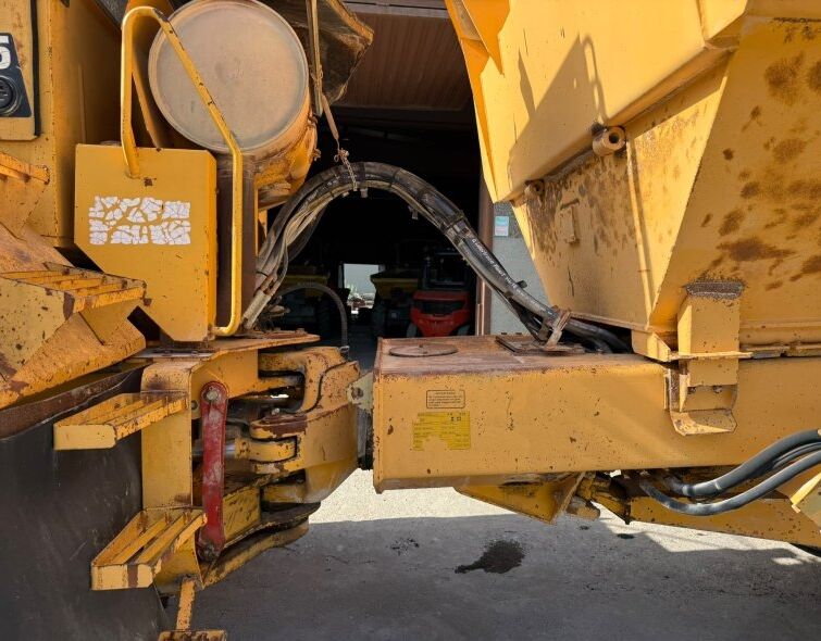 VOLVO A35